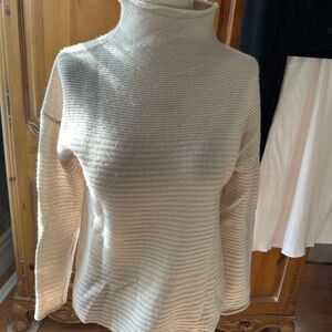 360 Cashmere Cream Turtleneck sweater